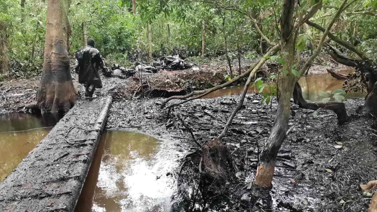 Lluvias complican recuperación del derrame de crudo; temen que afecte al río Coatzacoalcos