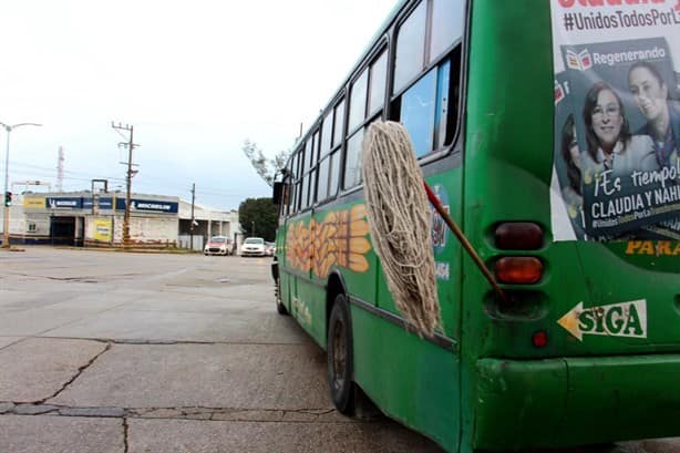 Urbaneros en Coatzacoalcos: esta es la ingeniosa señal que usan cuando la unidad se descompone