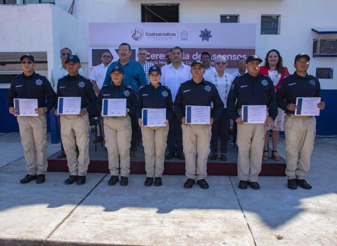 Ascienden siete policías municipales de Coatzacoalcos