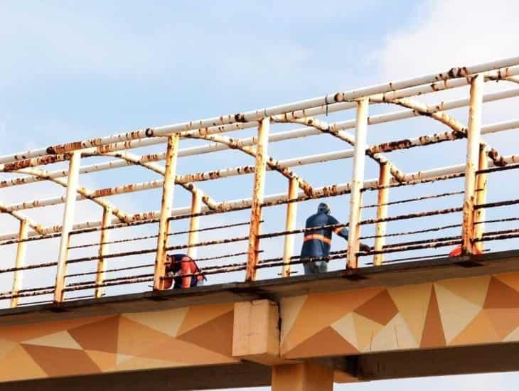 Inició reparación de importante puente peatonal de Coatzacoalcos, ubicado cerca de una escuela | FOTOS