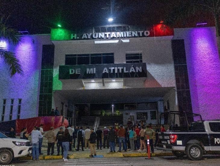 Entrega SUEM oficinas del Palacio Municipal de Minatitlán tras finalizar huelga