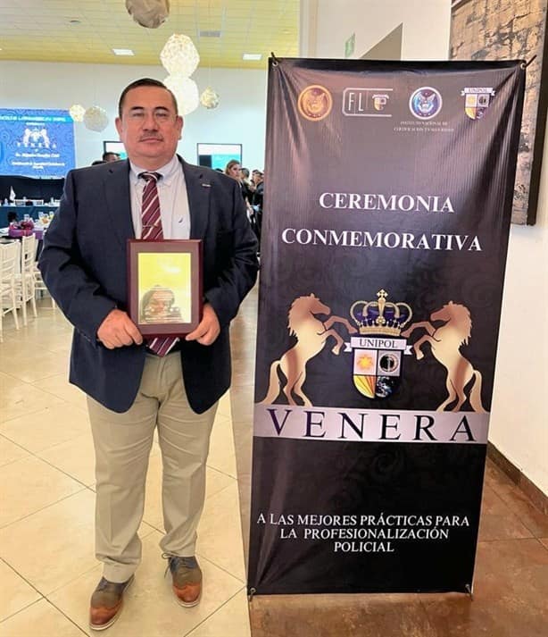 En esto consiste la Presea Venera, reconocimiento entregado al Director de la Policía Municipal de Coatzacoalcos