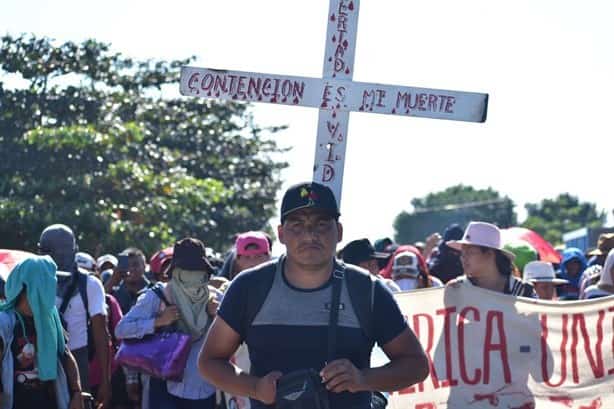 Caravana de migrantes sigue su paso en el sur pese a calor e intentos de contención | VIDEO