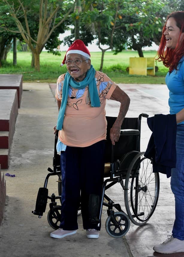 Doña Edmar, a prueba de virus y terremotos; a sus casi 103 años es testigo del desarrollo de Coatzacoalcos | VIDEO