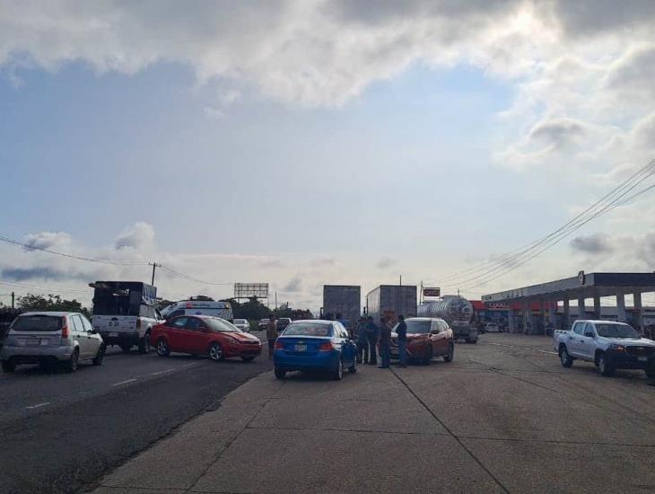 Accidente en la Coatzacoalcos-Villahermosa; impactan a motociclista en el crucero a Pajaritos