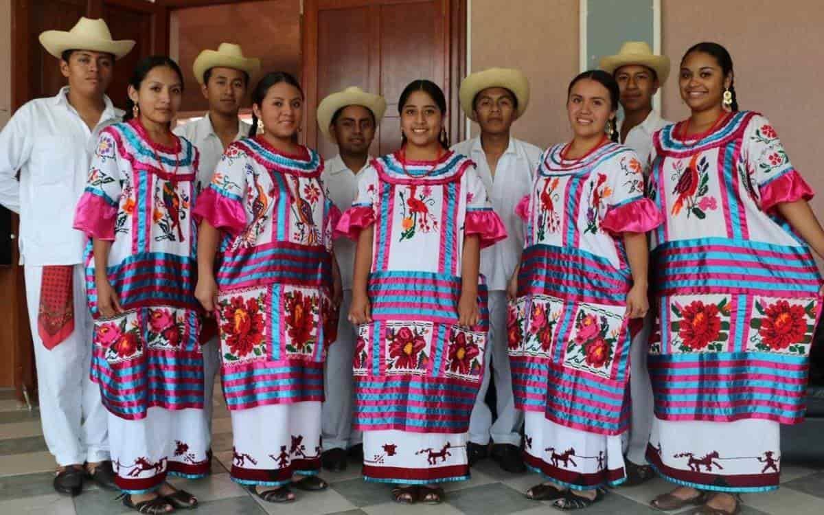 ¿Qué pueblos indígenas viven en Veracruz y qué lengua hablan?