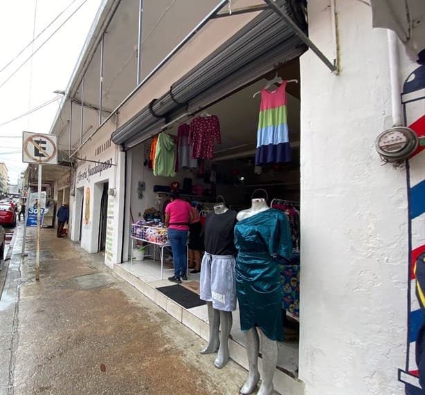 Casi 50 locales del Centro de Minatitlán siguen sin luz, comerciantes amenazan con bloqueo | VIDEO