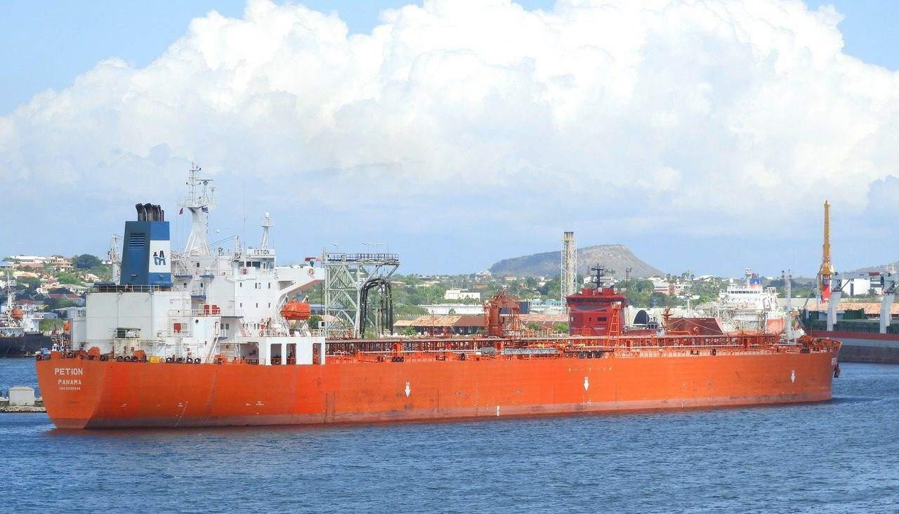 Pemex continúa donando combustibles a Cuba; sale buque desde el puerto de Coatzacoalcos