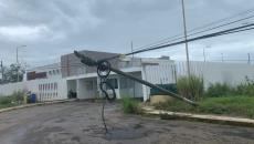 Frente Frío 16 daña poste cerca del Cereso de Coatzacoalcos; ¡peligro latente!