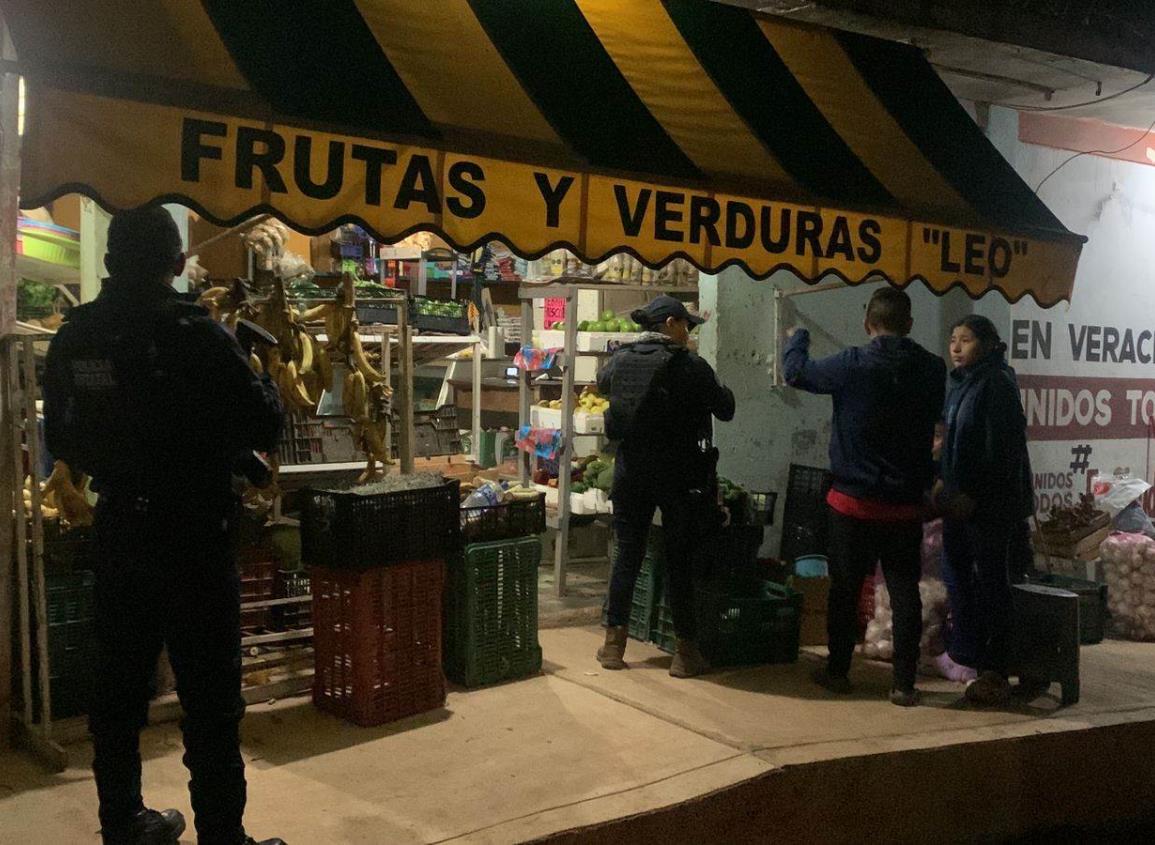 A punta de pistola roban verdulería en Acayucan