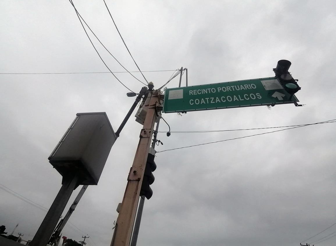 Frente Frío 16 daña más semáforos en Coatzacoalcos | VIDEO