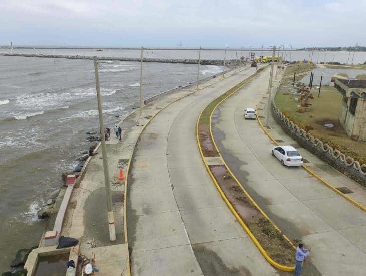 ¿Cuántos postes ha cambiado CFE en el Malecón de Coatzacoalcos?