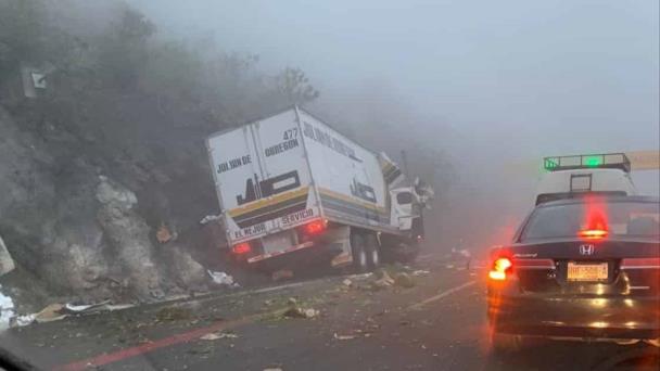 Tr Iler Termina Chocando Contra Un Cerro En Cumbres De Maltrata