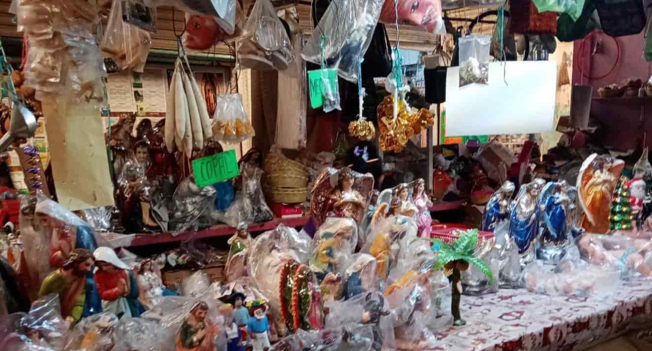 Venta de "nacimientos" constante tradición en Minatitlán