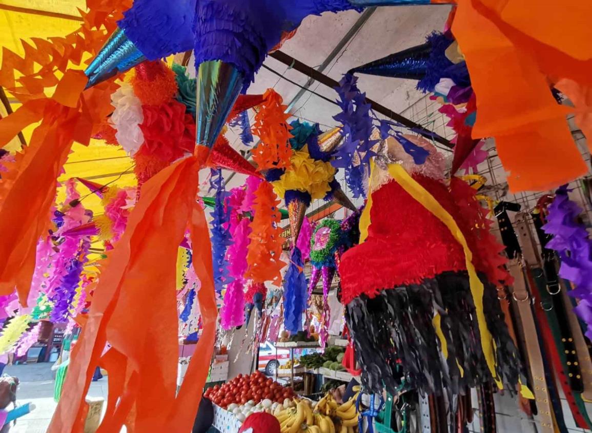 Vendedores de piñatas en Nanchital esperan un aumento de ventas en celebraciones navideñas | VIDEO