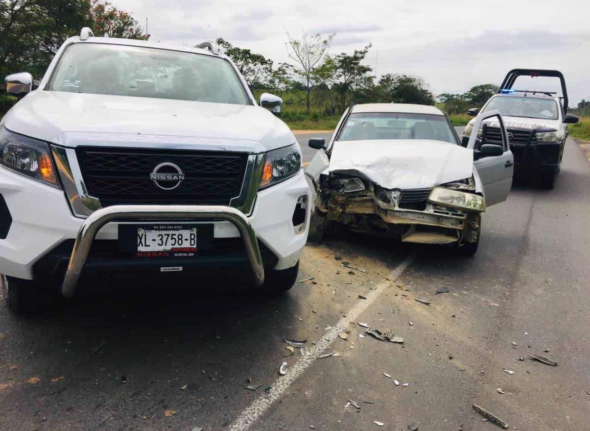 Dos choques registrados en la carretera federal 185 Transístmica dejaron como saldo daños materiales y tres heridos