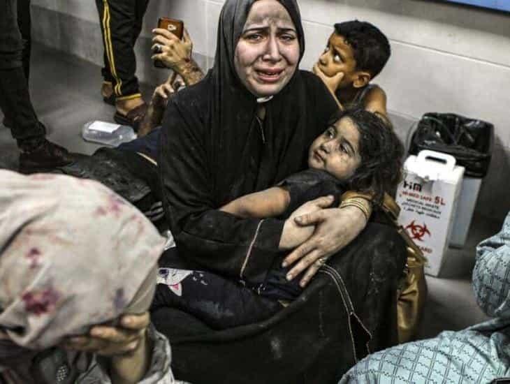Ataque aéreo israelí mata a 76 miembros de una familia de Gaza; bloquean ayuda