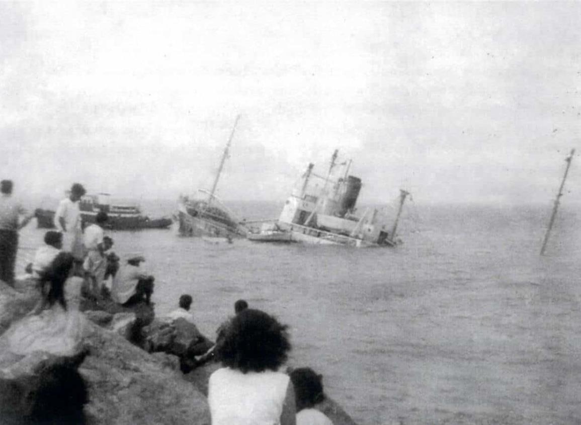 Barco a vapor que se hundió en playas de Coatzcoalcos quedó plasmado en FOTO