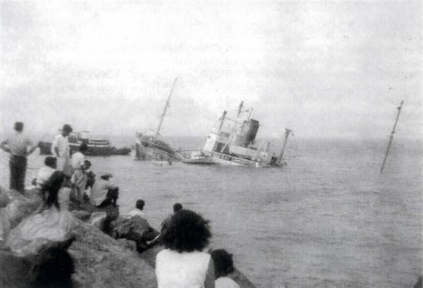 Barco a vapor que se hundió en playas de Coatzcoalcos quedó plasmado en FOTO