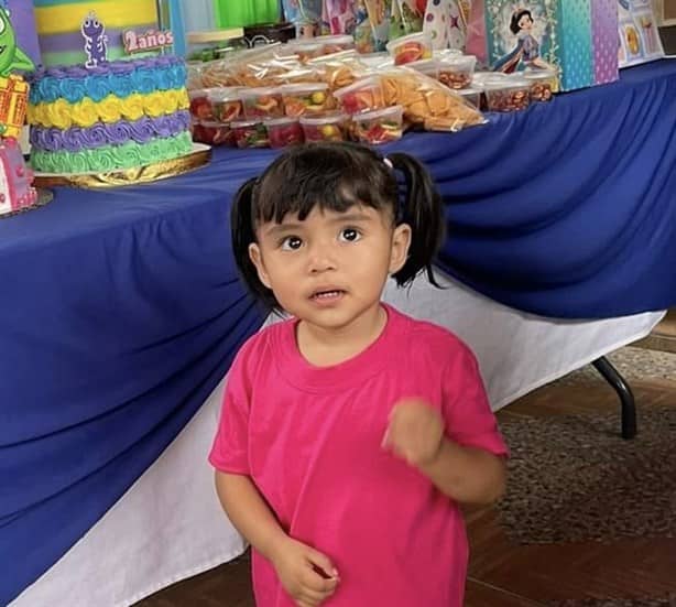 Te amo mi amor, nunca te voy a olvidar: madre despide a su hija fallecida en incendio en Minatitlán