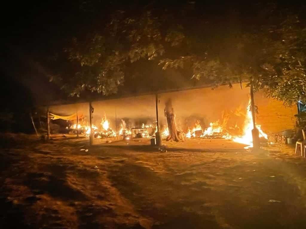 Incendian taller mecánico en Acayucan 