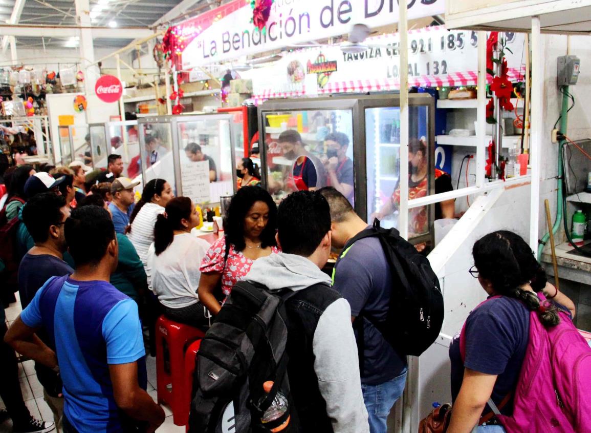 Al tope lucieron los tacos del mercado Morelos en Coatzacoalcos ¿por qué son tan famosos?