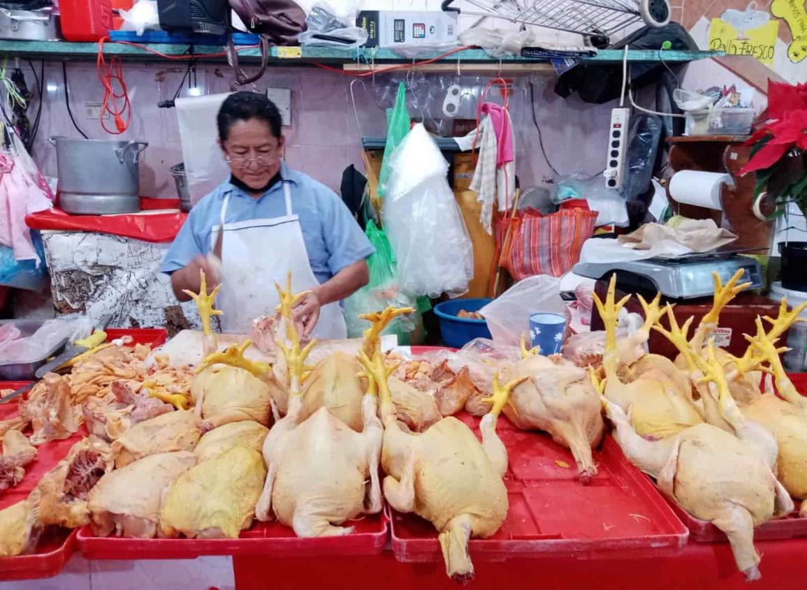 Hasta en 200 pesos el precio del pollo en mercados de Minatitlán