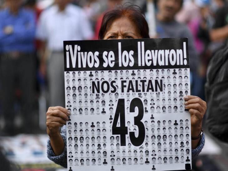 Caso Ayotzinapa: AMLO ordena apertura del archivo a padres de los 43 normalistas