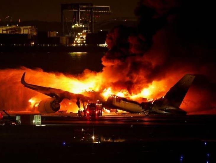 Avión con más de 300 personas a bordo arde en llamas en Japón | VIDEO