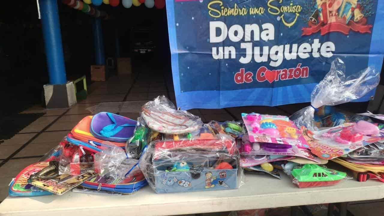 Deportistas de Nanchital realizan campaña de recolección de juguetes
