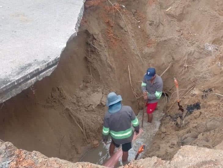 Ya atiende CMAS socavón en transitada avenida de Coatzacoalcos l VIDEO