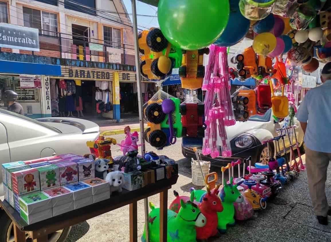 Se instalan comerciantes de juguetes en Nanchital