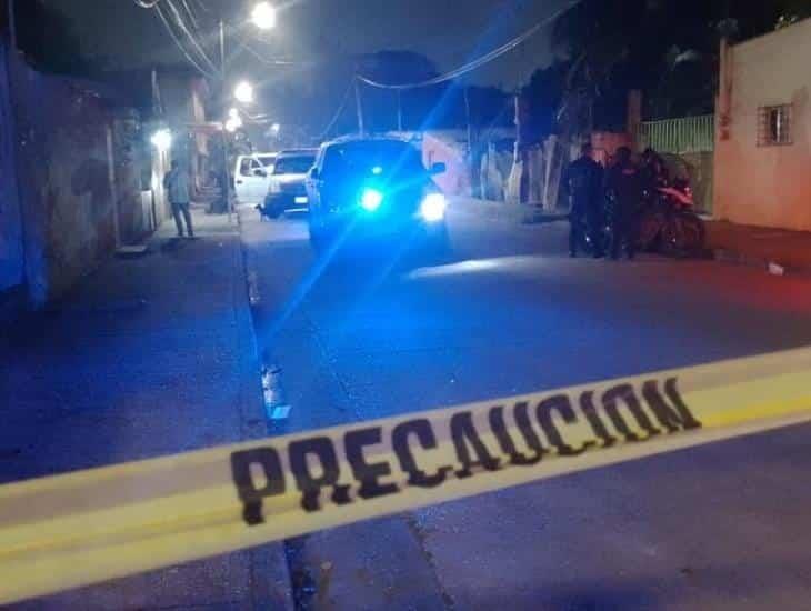 Ejecutan a balazos a dos individuos en la colonia 5 de Febrero en Coatzacoalcos