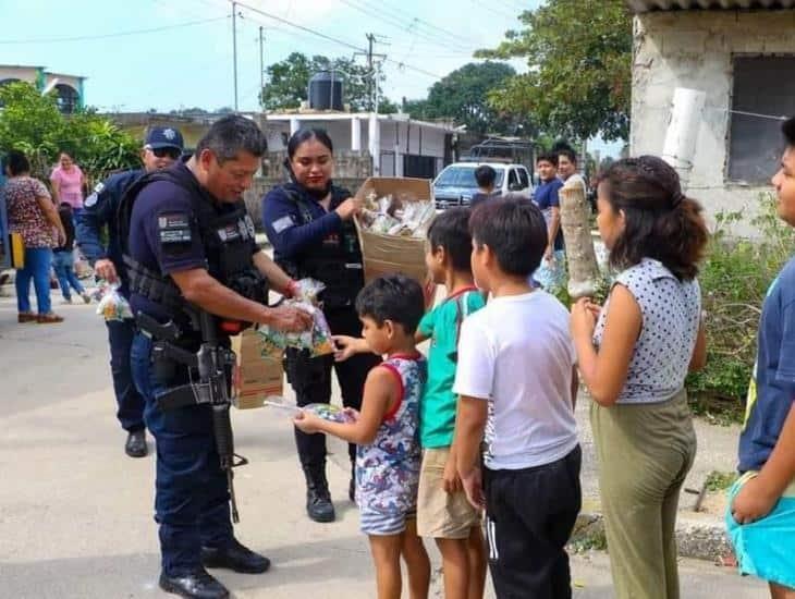 Policía Municipal les dio regalos de Reyes Magos a niños de Nanchital