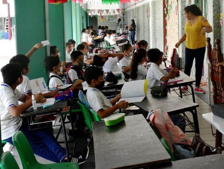 Ante ola de contagios, algunas escuelas en Coatzacoalcos regresan a medidas sanitarias