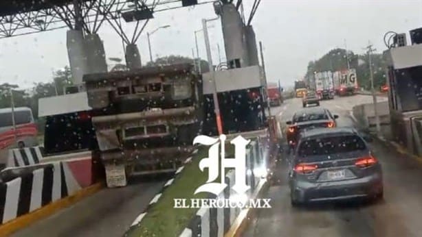 Por este motivo se vio obstruida caseta de cobro en carretera del sur de Veracruz