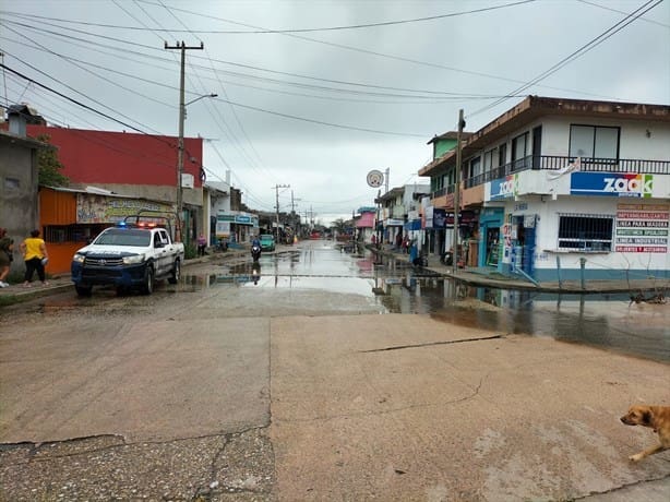 De nuevo bloquean avenida de Coatzacoalcos por acumulación de aguas negras