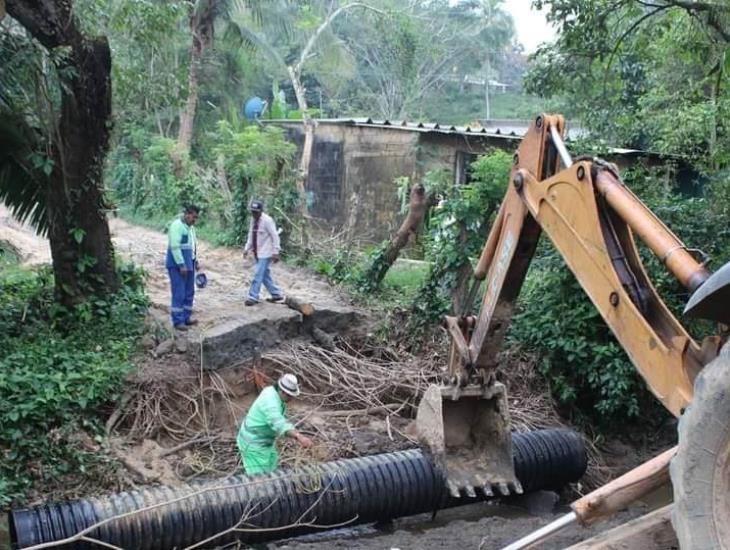Debido a reparaciones en tramo de la Cuichapa-Tlacuilolapan, reconstruyen paso alterno en Moloacán