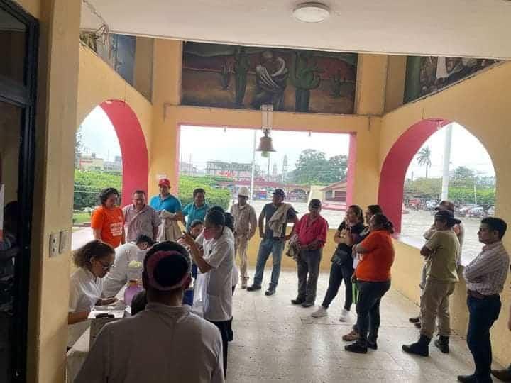 Empleado del Ayuntamiento de Las Choapas denuncia que lo obligan a vacunarse contra el covid