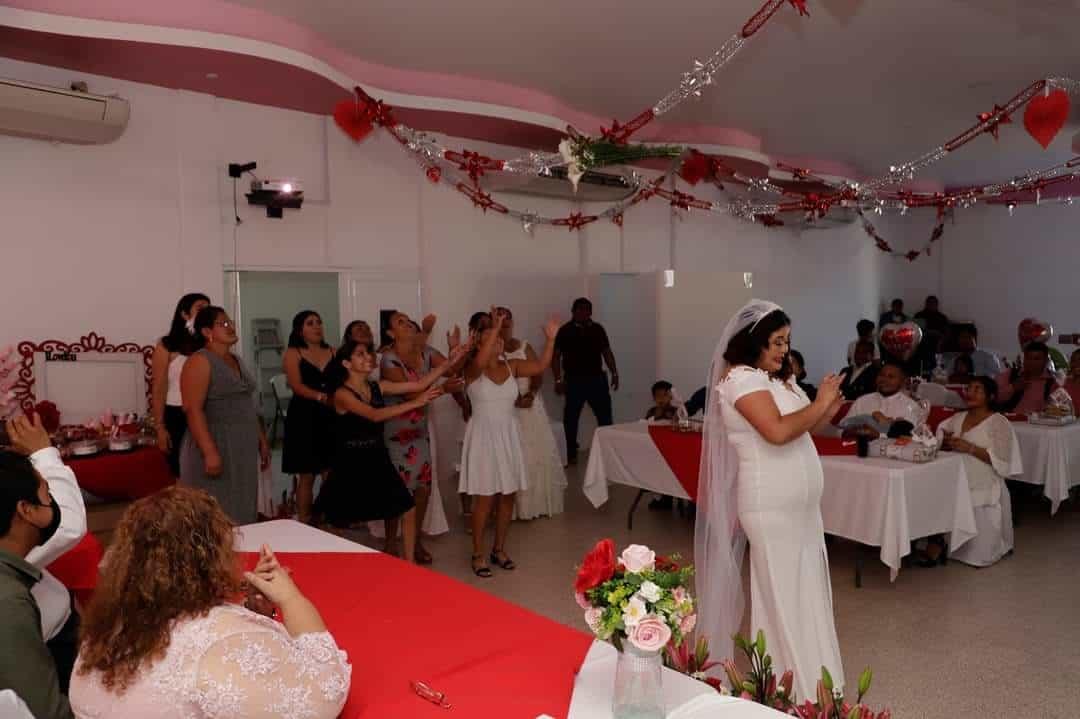 Invitan a parejas de Moloacán a bodas colectivas 