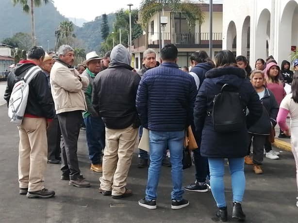 Habitantes de Ixtaczoquitlán protestan por obras paralizadas desde hace 6 meses