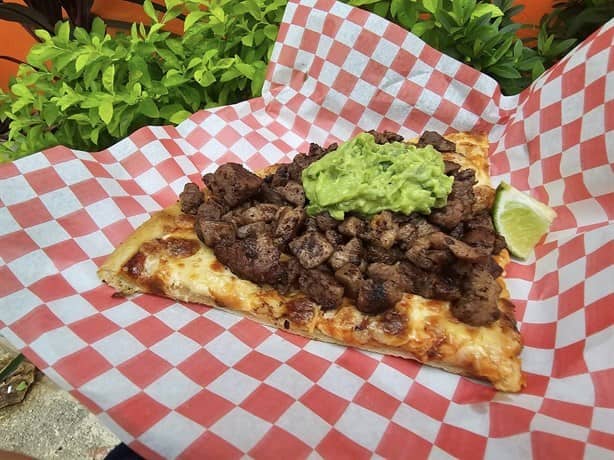 ¿Pizza de birria y tacos de pizza? en este restaurante de Coatzacoalcos puedes probarlos