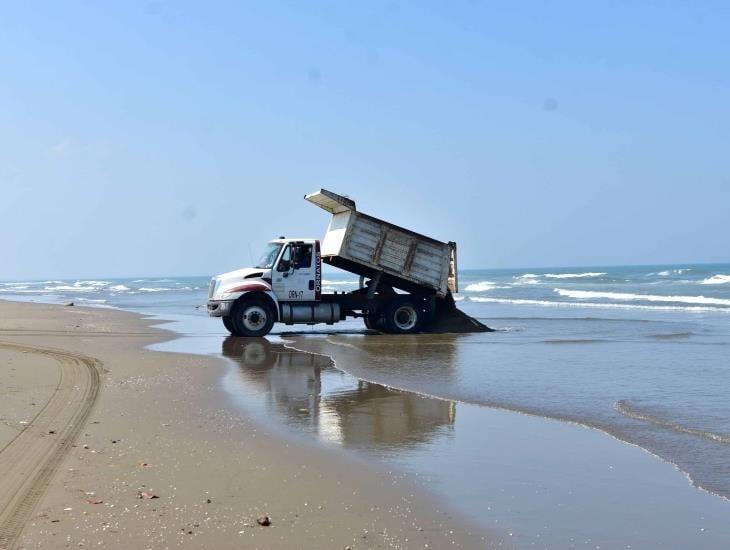 Trabajan para embellecer playa de Coatzacoalcos ante cercanía de temporada vacacional