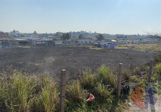 Por altas temperaturas se registran incendios de pastizales al poniente de Coatzacoalcos