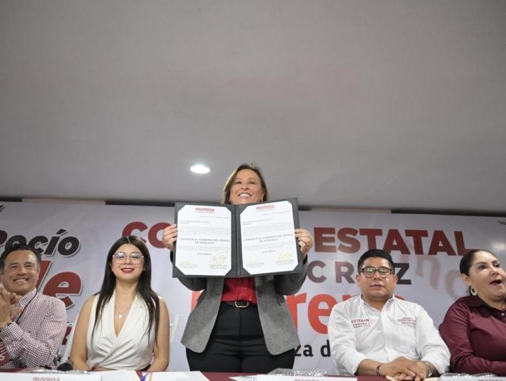 Rocío Nahle recibe constancia como candidata de unidad en el pleno del Consejo Estatal de Morena