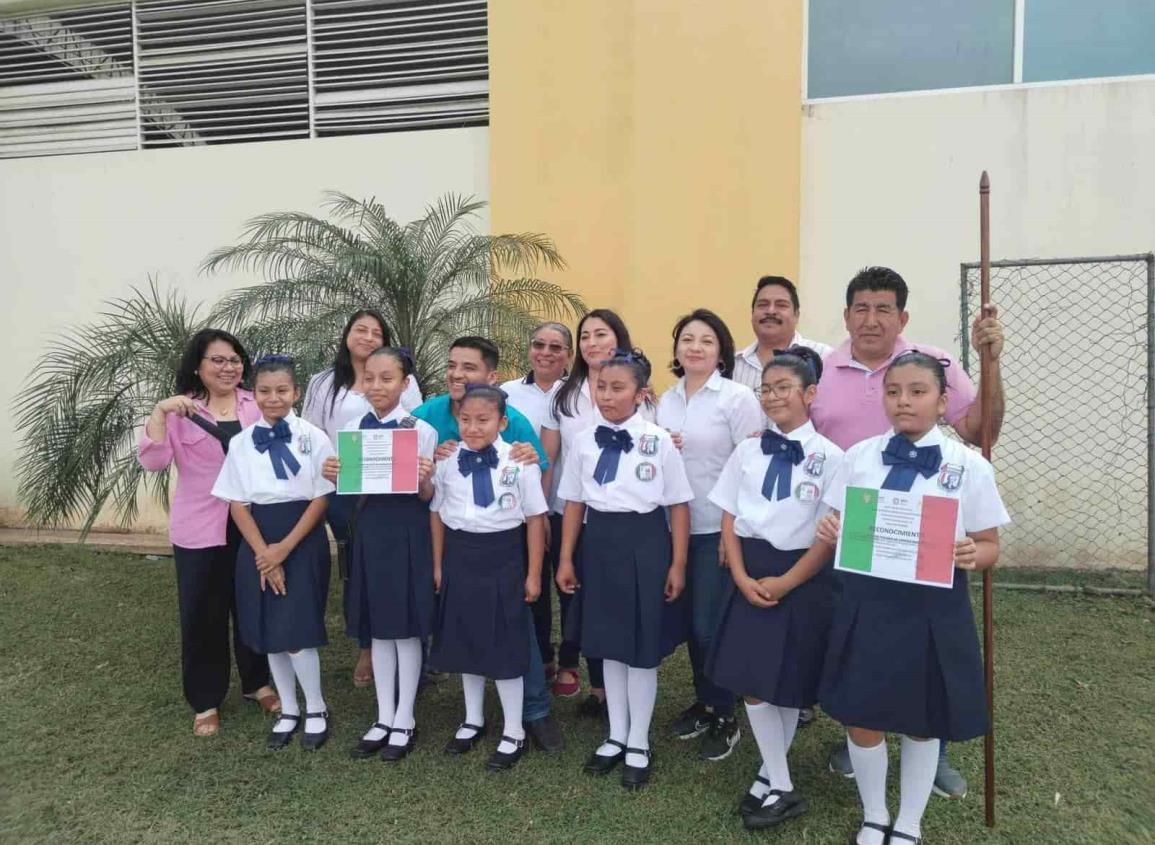 Primaria de Sayula triunfo en concurso de escoltas realizado en Acayucan
