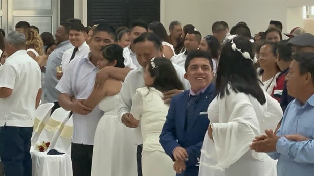 En martes 13, realizan bodas colectivas en Tihuatlán; ¿tendrán buena suerte?