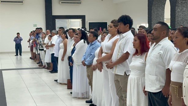 En martes 13, realizan bodas colectivas en Tihuatlán; ¿tendrán buena suerte?