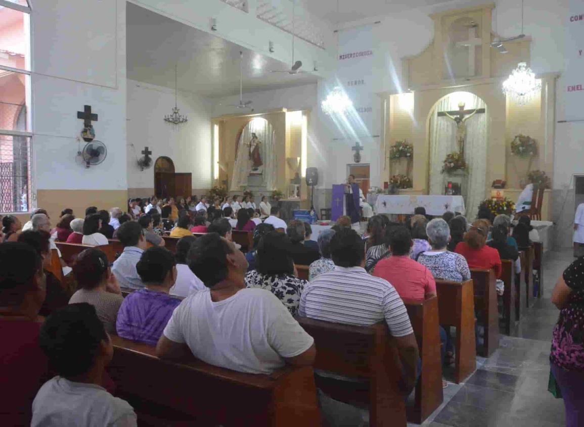 Fieles católicos participaron en misa del Miércoles de ceniza en la parroquia de Nuestra Señora del Carmen
