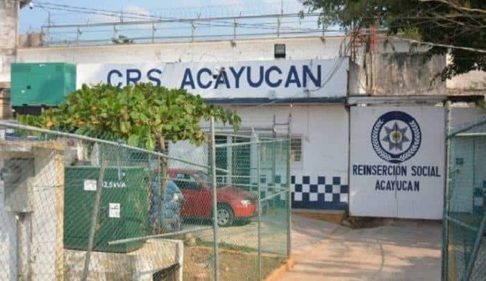 Realizan matrimonio del mismo sexo en reclusorio de Acayucan